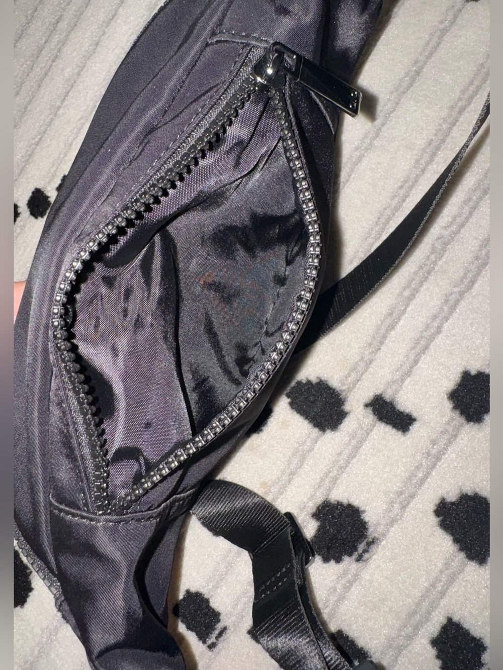 ALO Yoga Explorer Belt Bag - Picture 9 of 9